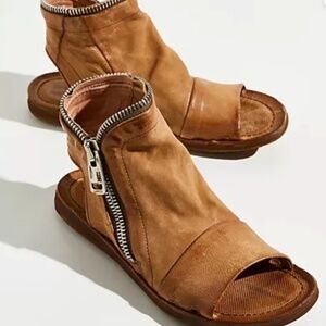 Hazey Zip Boot Sandals Tiger